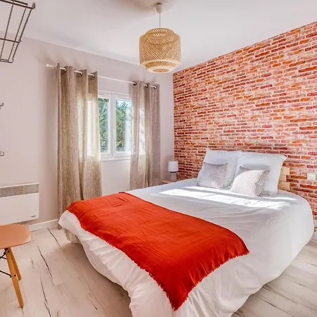Le Grand Cottage Nature Piscine Chauffee Privee Du Tarn Entre Toulouse Et Albi & Les Cottages Du Tarn Holiday home Peyrole